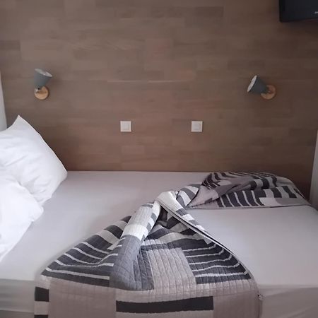 Appartement T2 Avec Piscine A 100 M De La Plage Сикс-Фор-ле-Плаж Екстериор снимка