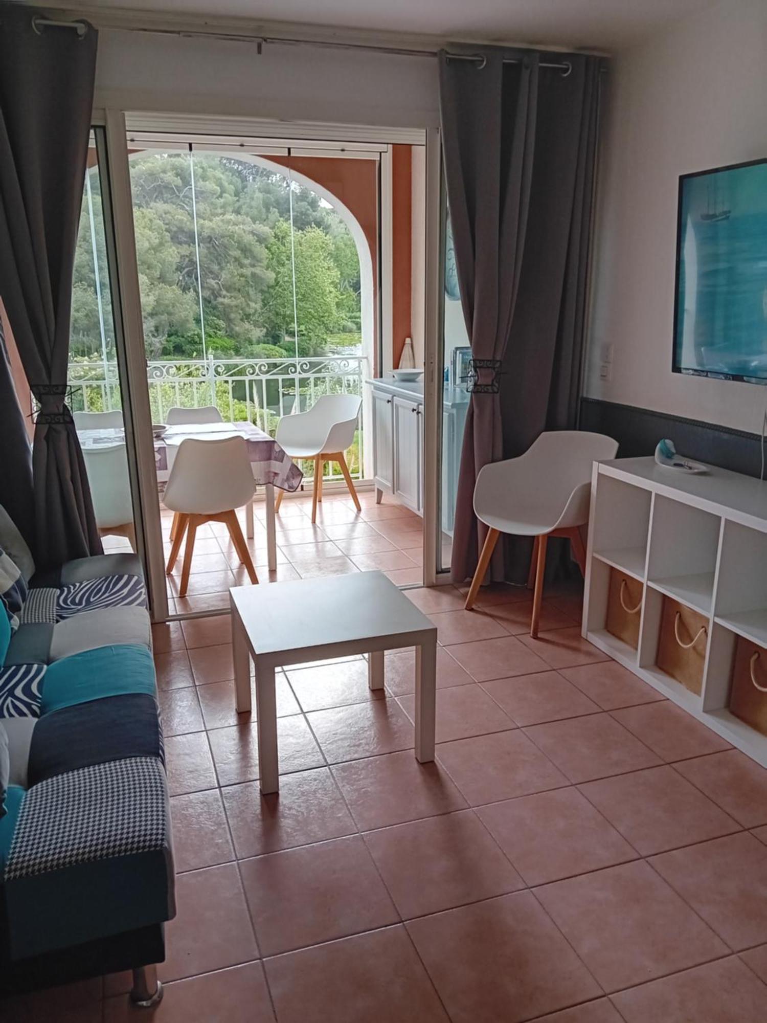 Appartement T2 Avec Piscine A 100 M De La Plage Сикс-Фор-ле-Плаж Екстериор снимка